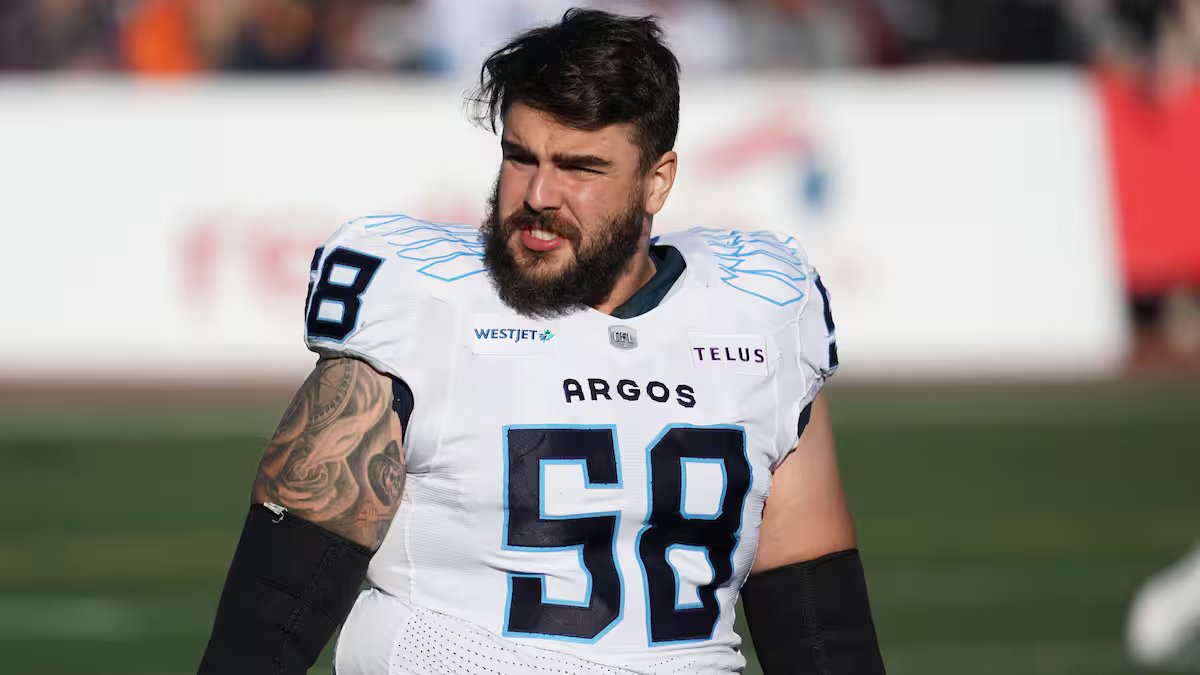 O jogador ofensivo da linha quebequense Anthony Vandal se divertiu com os Alouettes