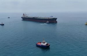 Petróleo estende queda para mais de 1% com expectativas de fluxos de petróleo mais suaves via Ormuz
