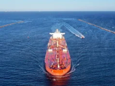 O défice comercial dos EUA diminuiu em Abril com o aumento das exportações de petróleo