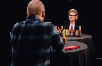 O apresentador de ‘Hot Ones’, Sean Evans, sobre por que ‘YouTube é televisão’ e se ele apresentaria o Oscar