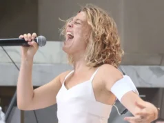 Maggie Rogers expõe encontro duplo ao vivo no palco