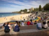 Mulher gravemente ferida em ataque de tubarão na praia de Coogee, em Sydney