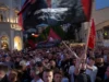 Eleições no Kosovo: o partido Vetëvendosje do primeiro-ministro Kurti lidera nas sondagens