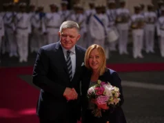 Meloni encontra Macron e Fico com guerra na Ucrânia no topo da agenda de negociações