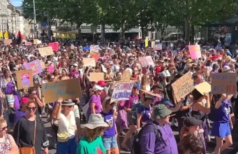 Manifestantes incendeiam Tesla enquanto manifestação anti-G7 se torna violenta em Genebra
