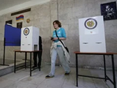 Armênios votam com esforços de paz e Rússia em foco