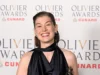 Rosamund Pike chama o público por enviar mensagens de texto durante o show: ‘Você sabe quem você é’