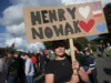 Três policiais que prenderam Henry Nowak permanecem na linha de frente