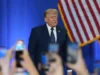 Donald Trump termina entrevista tensa no ‘Meet the Press’ e se afasta do apresentador