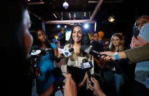 É baixo vs. Pratt: Os primeiros resultados das eleições para prefeito de Los Angeles se inclinam para o atual vilão de ‘Hills’ no outono