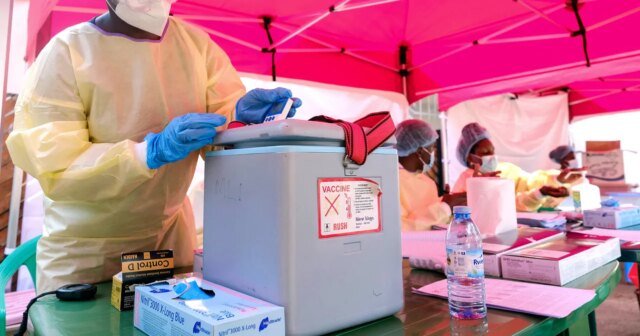science_ebola_AP25034672987672.jpg