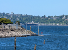 O super iate de Zuckerberg sai do Lago Union e ancora em Elliott Bay